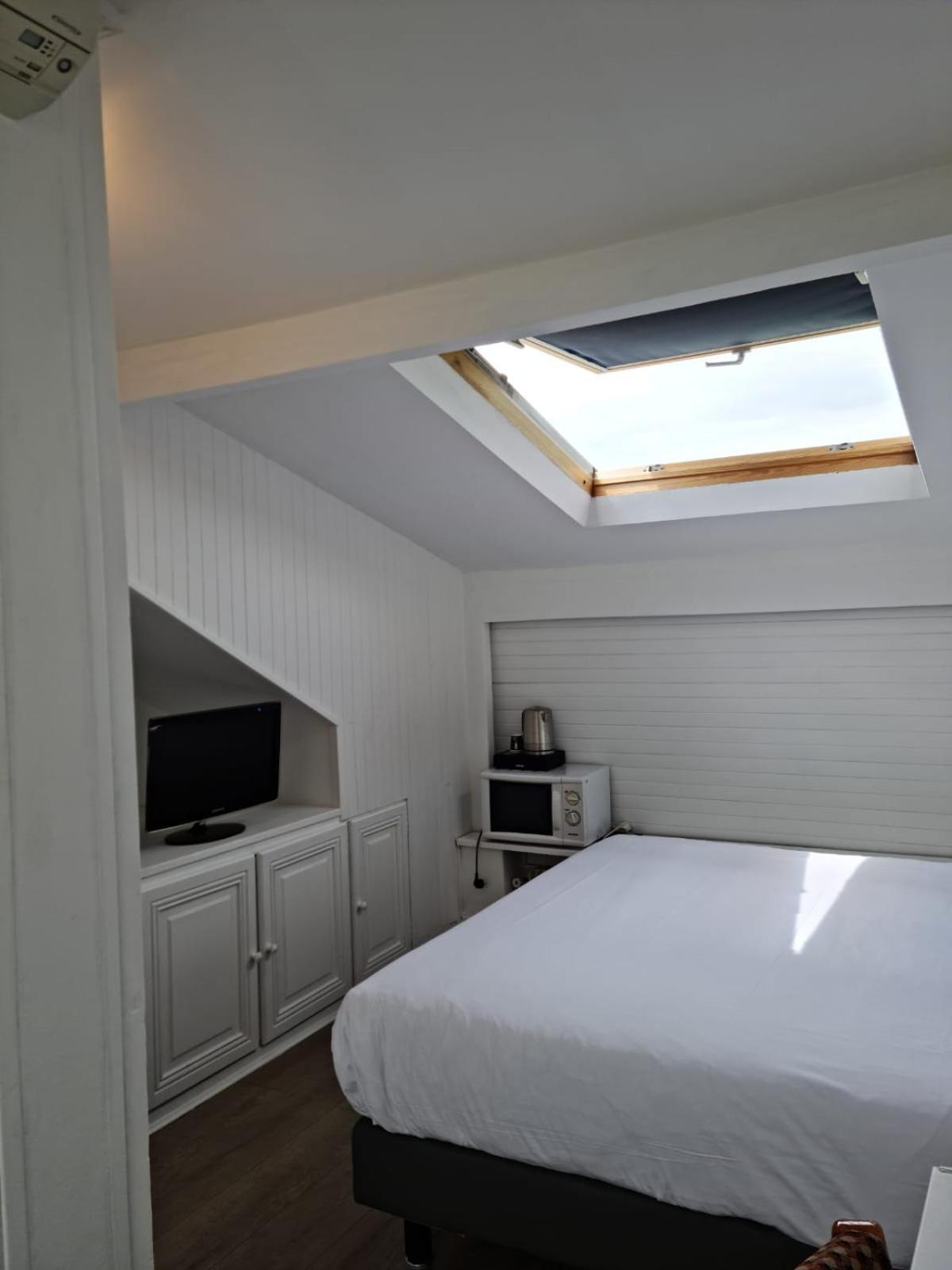 Hotel Panam - Place Gambetta-mairie De Gambetta 3*